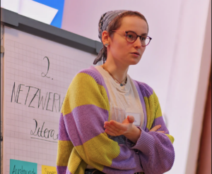 Rahel Benisch für die Universität Würzburg und  den Poetry Slam Würzburg