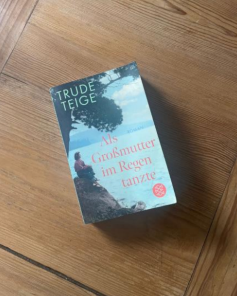 Cover von "Als Großmutter im Regen tanzte" von Tilde Teige